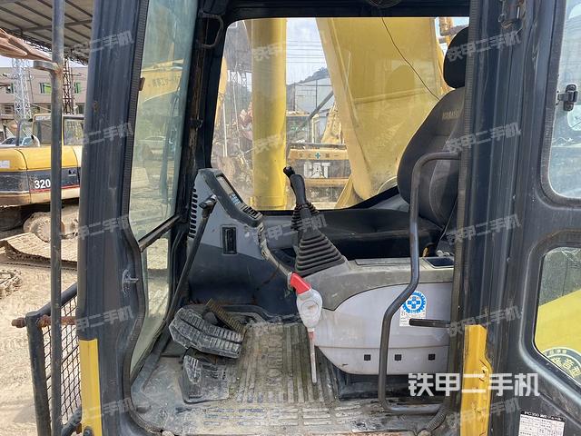 駕駛室整體（整機外觀）