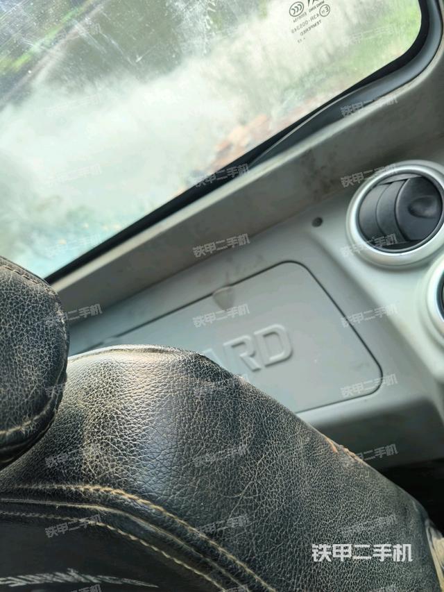 座椅右側控制臺/鑰匙門/油門/含右手柄（駕駛室部分）