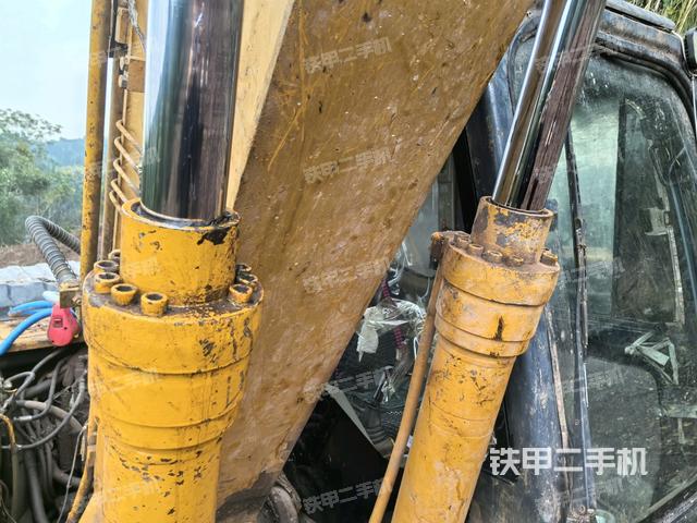 大臂油缸整體?豎拍（工作和回轉(zhuǎn)裝置）