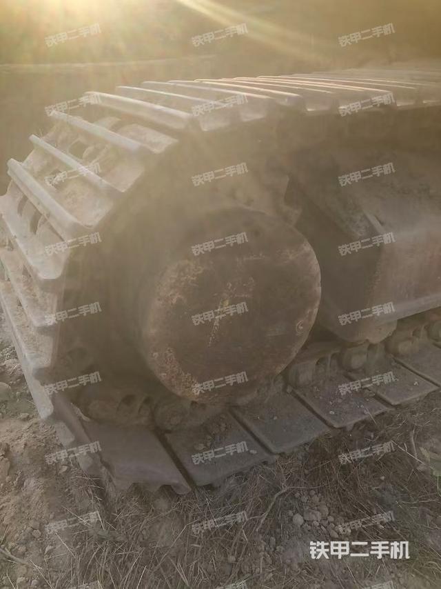 左驅(qū)動(dòng)輪（行走機(jī)構(gòu)）