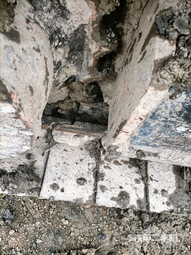 右驅(qū)動(dòng)輪（行走機(jī)構(gòu)）