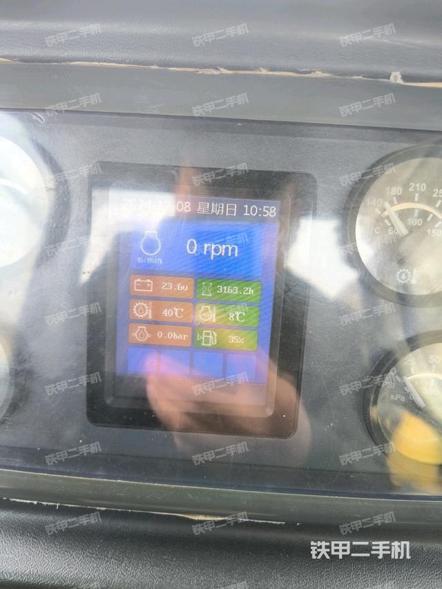 駕駛室右側(cè)全景照（推土機(jī)駕駛室）