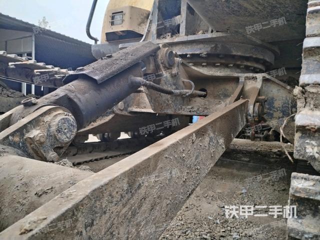 轉(zhuǎn)盤和下車架正前（工作和回轉(zhuǎn)裝置）