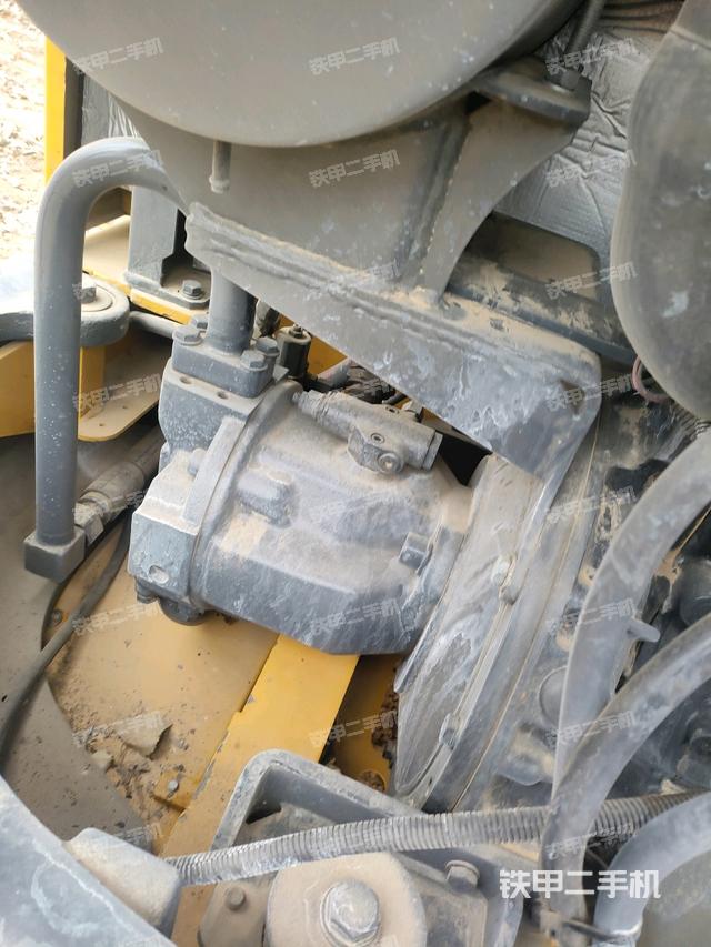 液壓泵艙室正面整體（整機(jī)外觀）