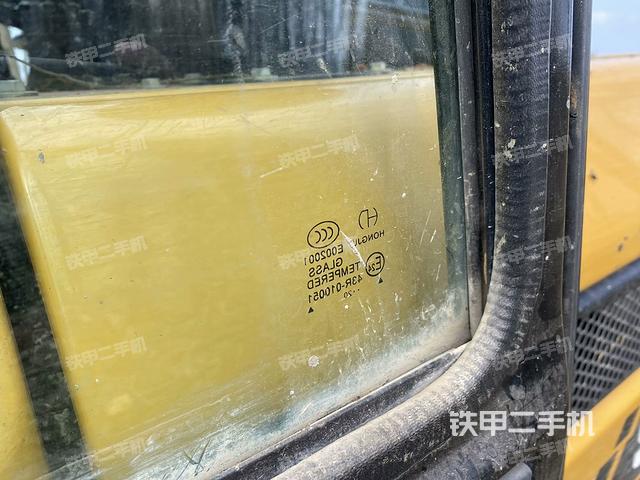 右側(cè)玻璃角標（駕駛室部分）