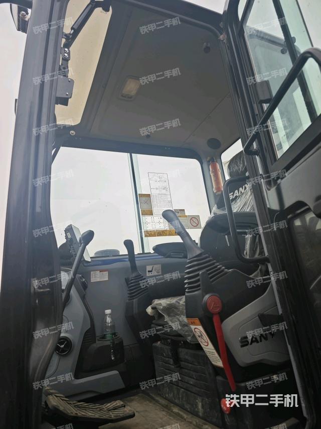 ?駕駛室正側(cè)（駕駛室部分）