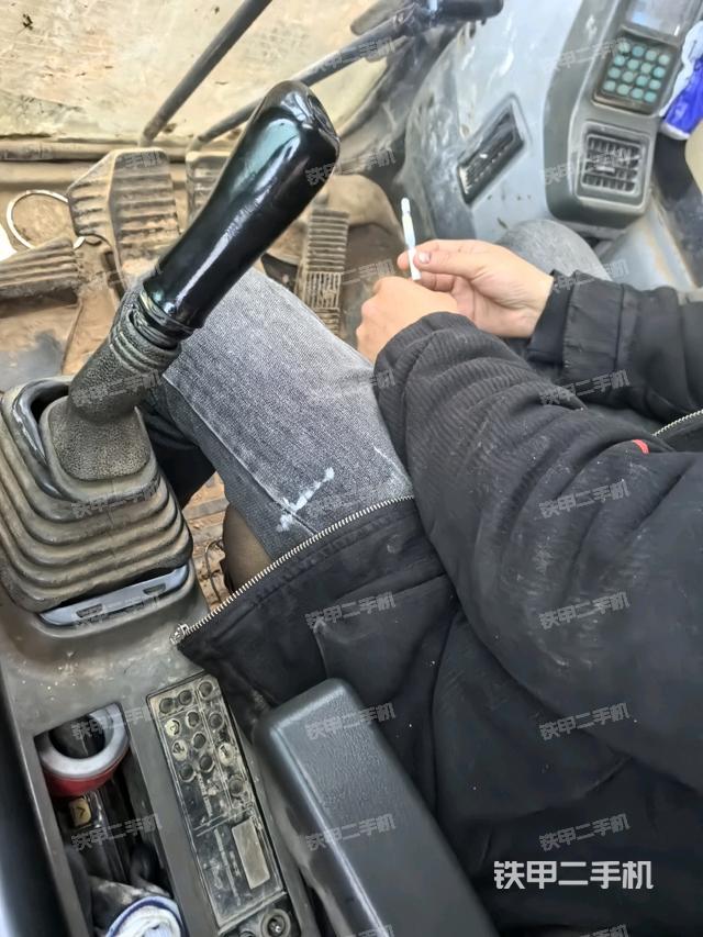 座椅左側(cè)控制臺(tái)/音響/含左手柄（駕駛室部分）