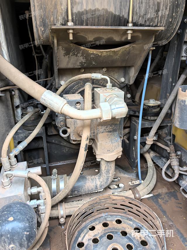 液壓泵艙室正面整體（整機(jī)外觀）