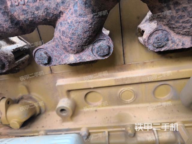 發(fā)動(dòng)機(jī)左側(cè)全景（推土機(jī)發(fā)動(dòng)機(jī)艙）