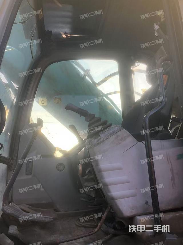 座椅左側(cè)控制臺(tái)/音響/含左手柄（駕駛室部分）