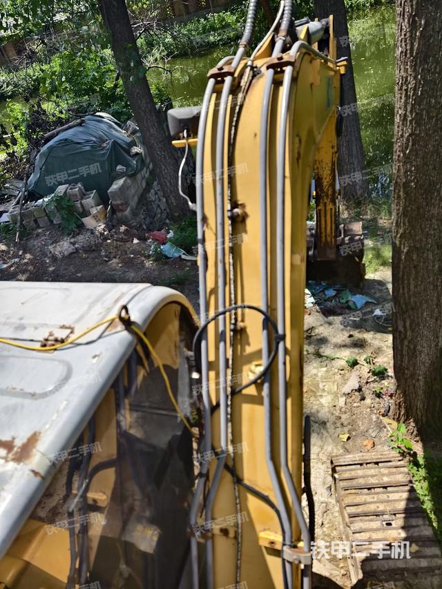 大臂背部俯视（工作和回转装置）