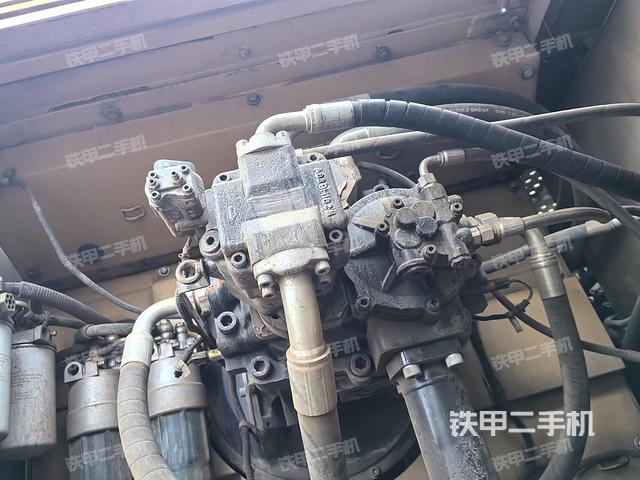 液壓泵艙室正面整體（整機(jī)外觀）