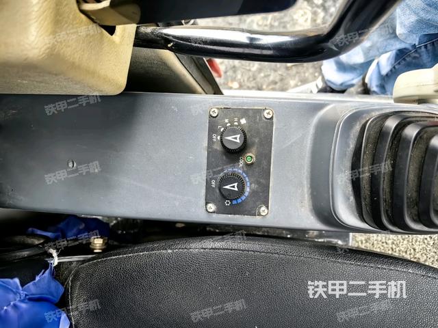 座椅左側(cè)控制臺(tái)/音響/含左手柄（駕駛室部分）