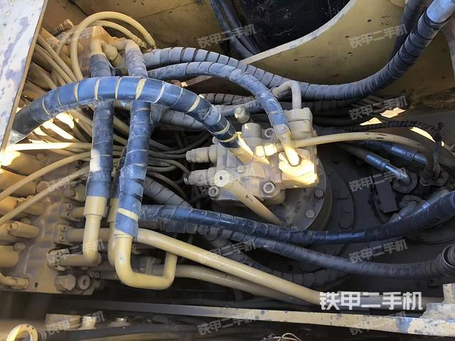 回轉馬達和主控閥（整機外觀）