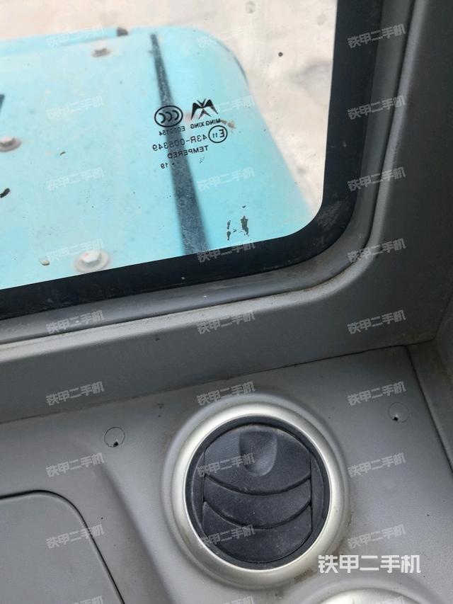 后窗玻璃角標（駕駛室部分）