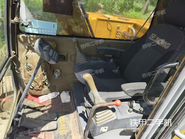 座椅右侧控制台/钥匙门/油门/含右手柄（驾驶室部分）