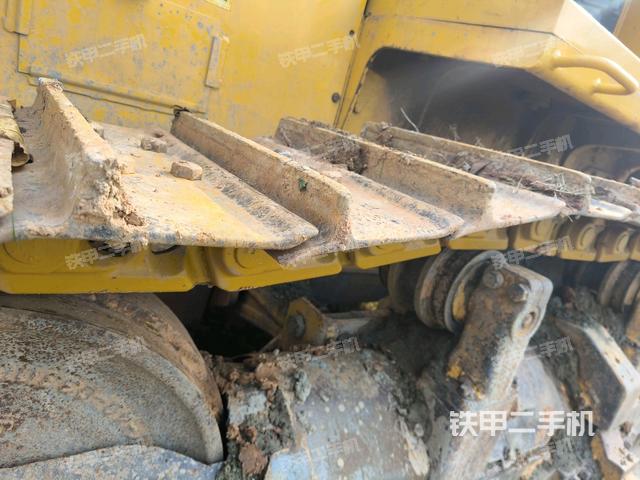 右引導(dǎo)輪（推土機(jī)底盤及工作裝置）