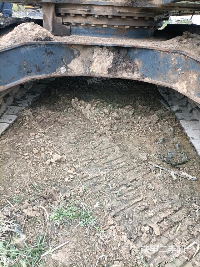 轉(zhuǎn)盤和下車架正前（工作和回轉(zhuǎn)裝置）