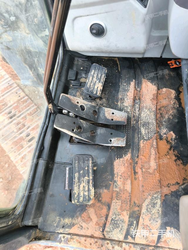 后窗玻璃角標（駕駛室部分）