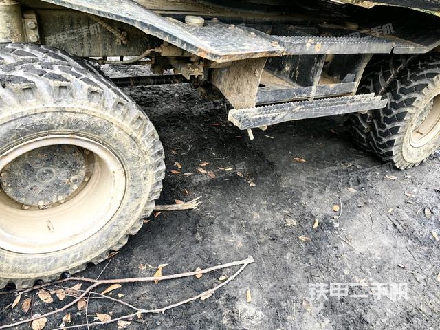 左側(cè)履帶整體?（行走機(jī)構(gòu)）