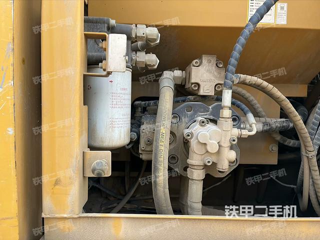 液壓泵艙室正面整體(整機(jī)外觀) 液壓泵艙室正面整體(整機(jī)外觀)