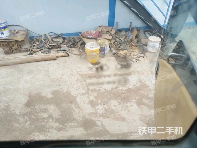 左后方玻璃角標（駕駛室部分）