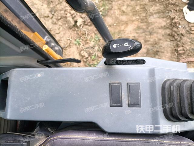 座椅左側(cè)控制臺(tái)/音響/含左手柄（駕駛室部分）