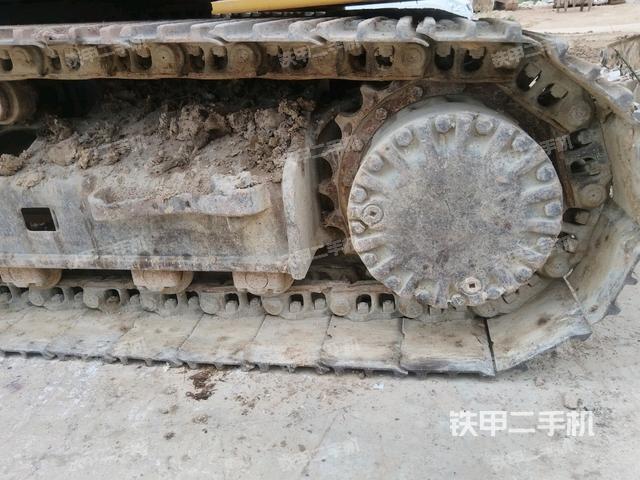 左驅(qū)動輪（行走機構(gòu)）