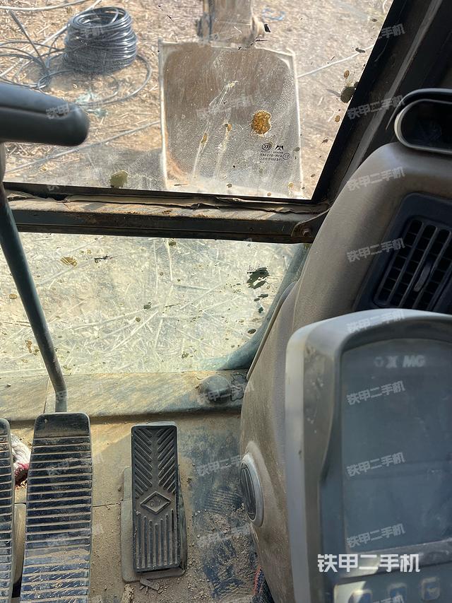 駕駛室整體（整機外觀）