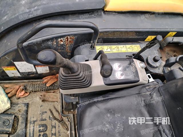 座椅右側(cè)控制臺/鑰匙門/油門/含右手柄（駕駛室部分）