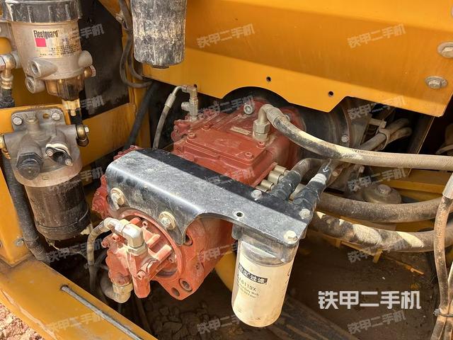 液壓泵艙室正面整體(整機(jī)外觀) 液壓泵艙室正面整體(整機(jī)外觀)
