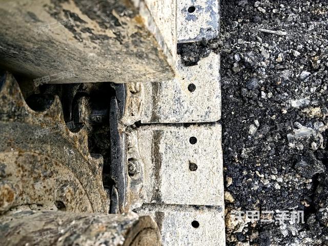 右驅(qū)動(dòng)輪（行走機(jī)構(gòu)）