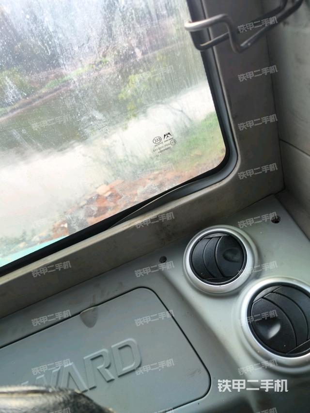 座椅左側控制臺/音響/含左手柄（駕駛室部分）