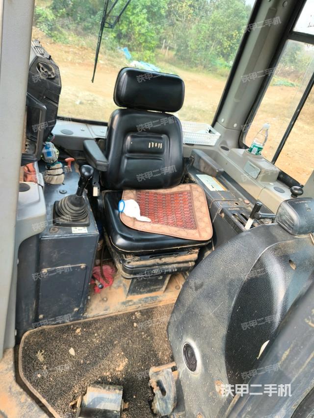 儀表盤全景（推土機(jī)駕駛室）