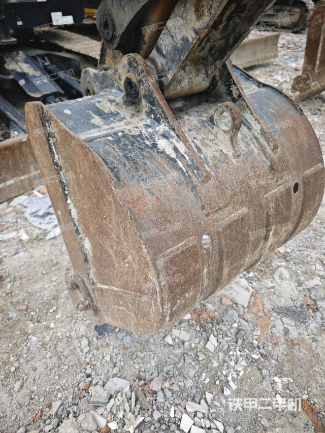 鏟斗右后整體（工作和回轉(zhuǎn)裝置）