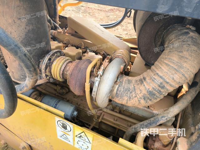 發(fā)動(dòng)機(jī)右側(cè)全景（推土機(jī)發(fā)動(dòng)機(jī)艙）