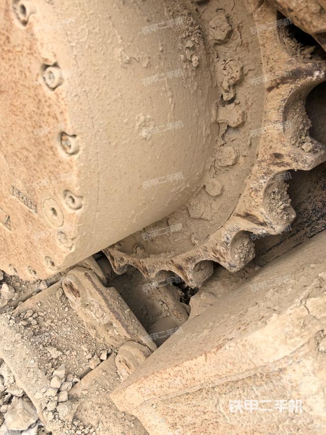 右驅(qū)動輪（行走機(jī)構(gòu)）