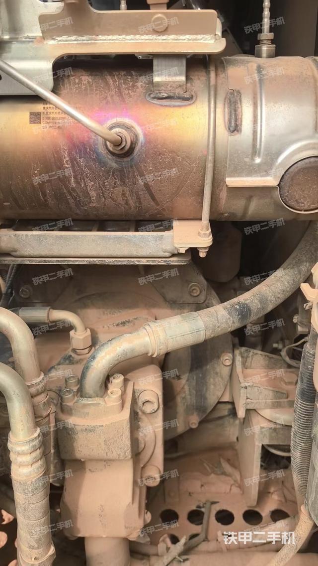液壓泵艙室正面整體(整機(jī)外觀) 液壓泵艙室正面整體(整機(jī)外觀)