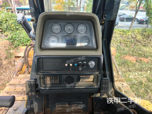 駕駛室右側(cè)全景照（推土機(jī)駕駛室）