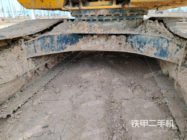 轉盤和下車架正前(工作和回轉裝置) 轉盤和下車架正前(工作和回轉裝置)