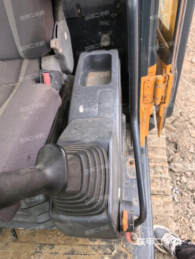 座椅左側(cè)控制臺/音響/含左手柄（駕駛室部分）