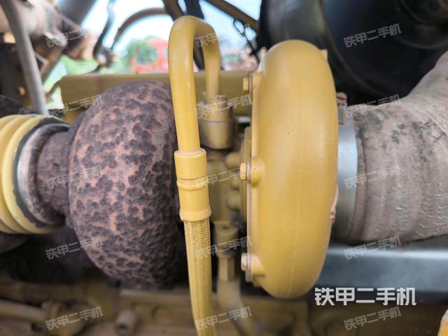 發(fā)動(dòng)機(jī)右側(cè)全景（推土機(jī)發(fā)動(dòng)機(jī)艙）