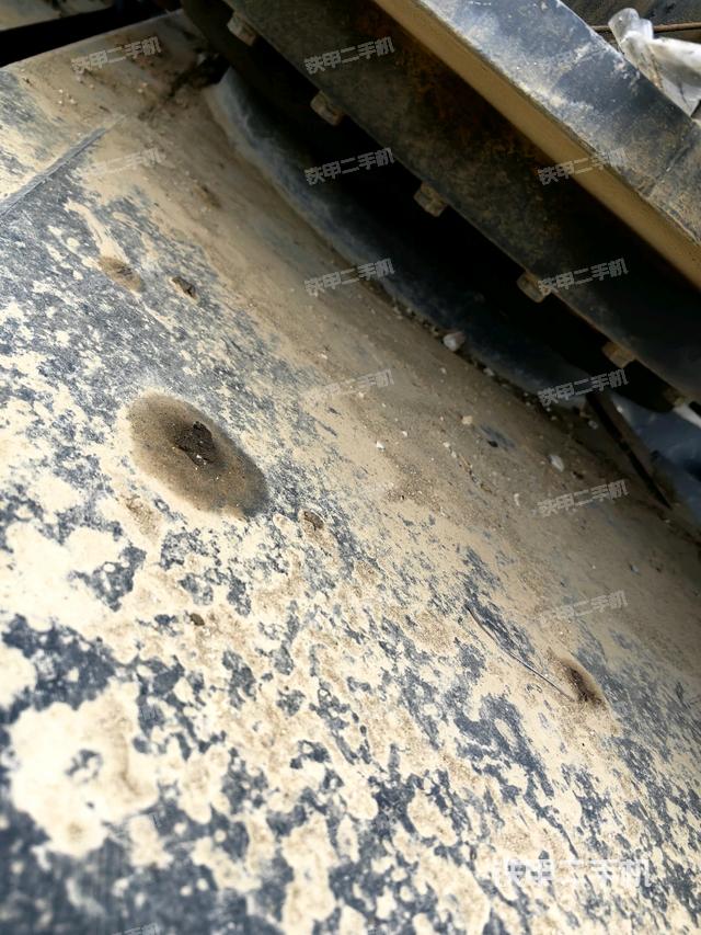 轉(zhuǎn)盤(pán)和下車(chē)架正前（工作和回轉(zhuǎn)裝置）