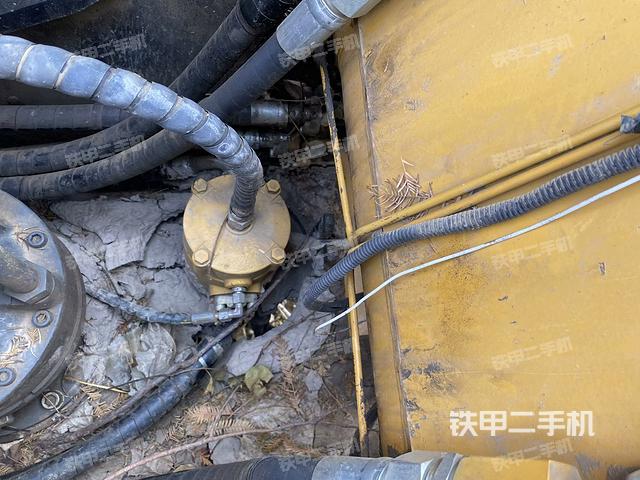 中央回轉(zhuǎn)接頭特寫（上車部件）