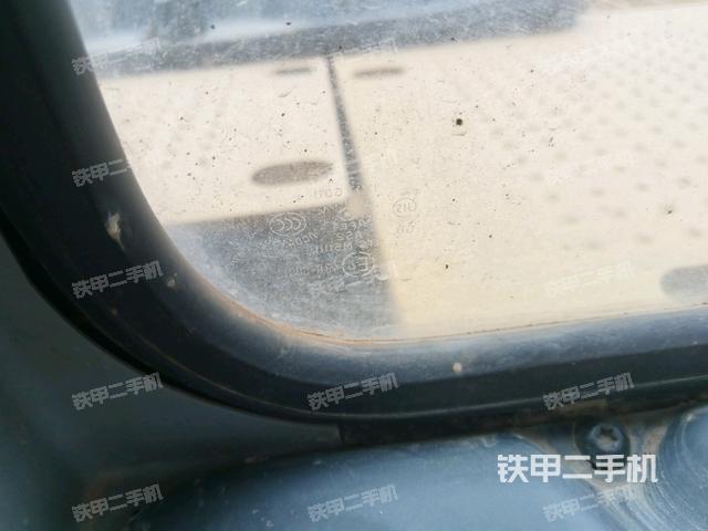 后窗玻璃角標（駕駛室部分）