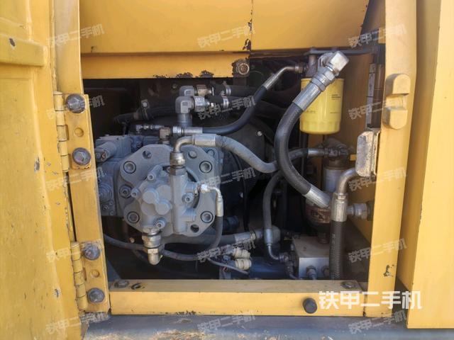 液壓泵艙室正面整體（整機(jī)外觀）