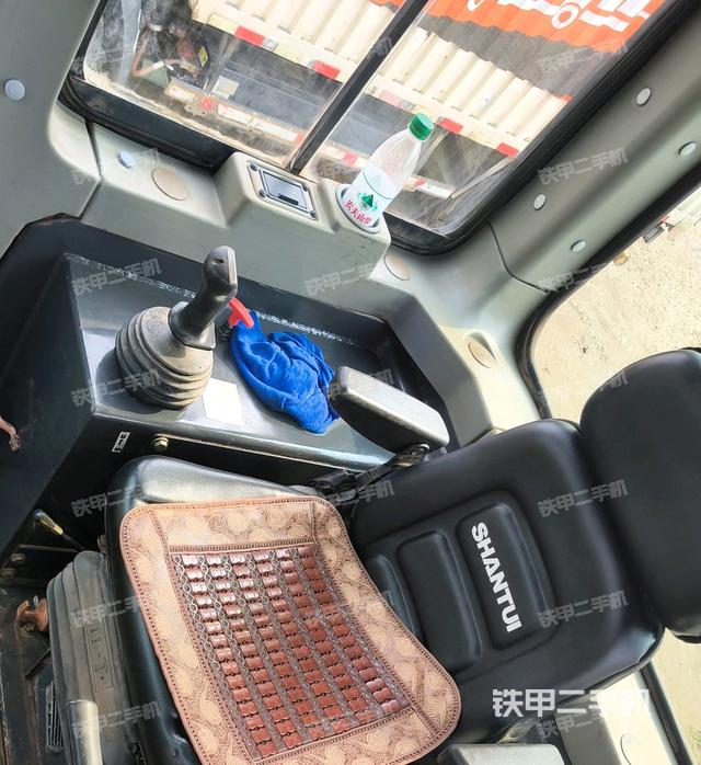 駕駛室外頂部全景（推土機(jī)駕駛室）