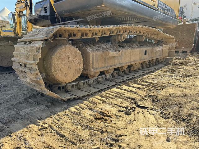 單側(cè)履帶整體（整機(jī)外觀）