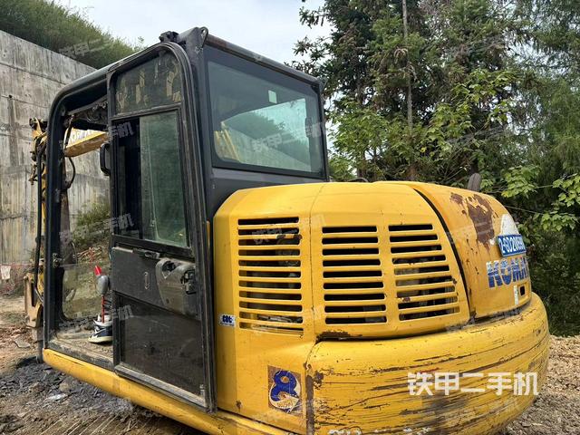 液壓泵艙室正面整體（整機外觀）