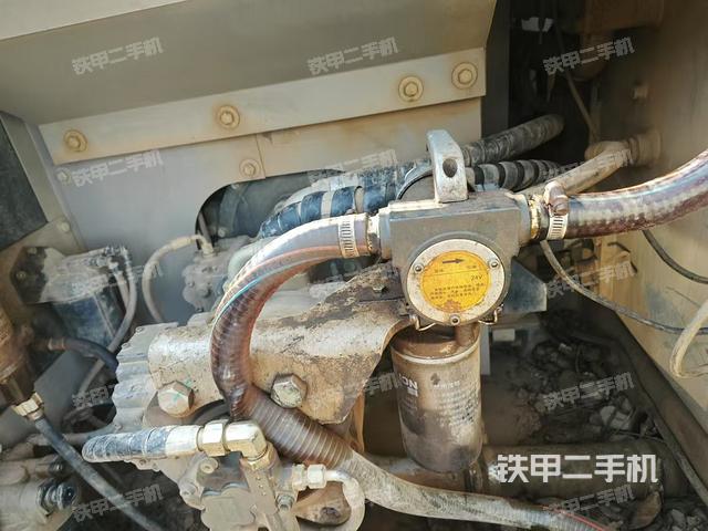 液壓泵艙室正面整體（整機(jī)外觀）